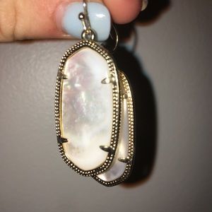 Kendra Scott Elle Drop Earrings: Iridescent Pearl